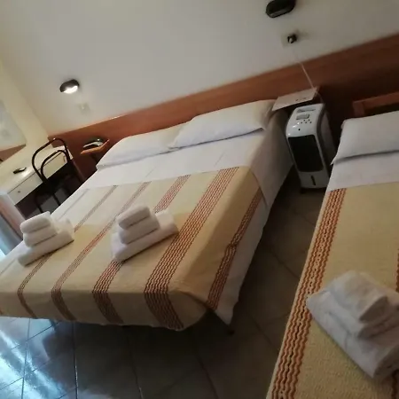Giovane Italia 3* רימיני