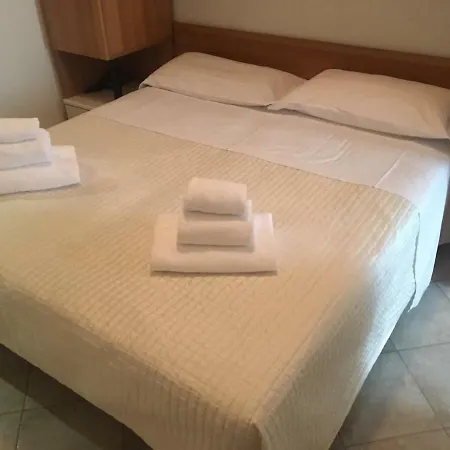 מלון Giovane Italia 3*